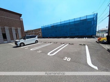 プランドール[1K/30.75m2]の駐車場