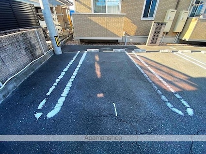 ジョイフルタウン西岡[1LDK/40.07m2]の駐車場