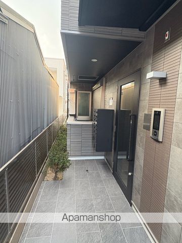 寺地町東シーエムアンイーストの玄関写真