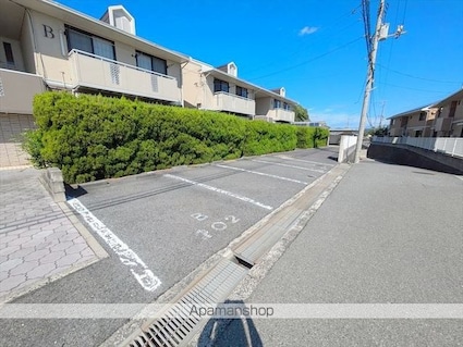 サリネージュ山手　ＡＢＣＤ棟　Ａ棟[3DK/53.89m2]の駐車場