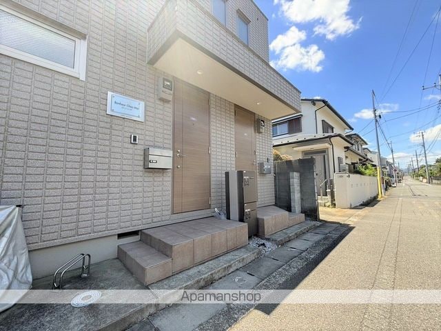 Ｂｏｎｈｅｕｒ　Ｃｈｅｚ　Ｍｏｉ[2LDK/58.22m2]のエントランス