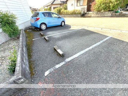 冬築タウン・パートⅡ　Ｆ棟[3DK/50.09m2]の駐車場