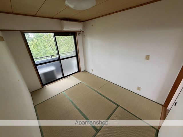 VILLAGE森の里B号棟の内装写真