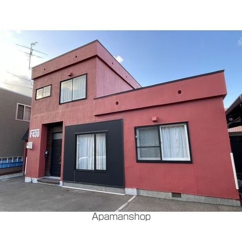 札幌市西区 2階建 築56年の玄関写真