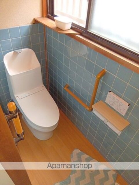 六十谷戸建（６８１－６）[5DK/101.42m2]のトイレ