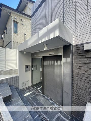ハーモニーレジデンス東新宿の玄関写真