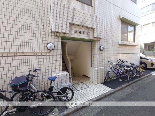 牧野ビルの玄関写真