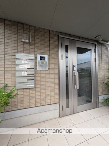 サンパティークC棟の玄関写真