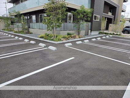 ボン・メゾン東福山[3LDK/71.24m2]の駐車場