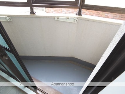 メゾン・ド・マニエール[1R/13.46m2]のバルコニー