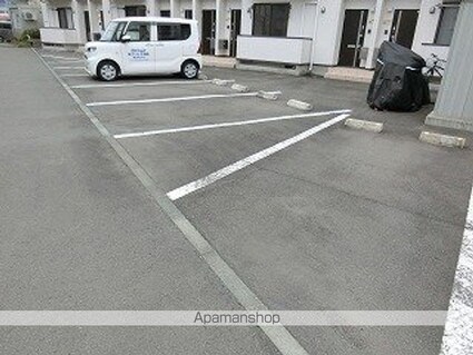 岩手県盛岡市前九年３丁目[1LDK/30.85m2]の駐車場1