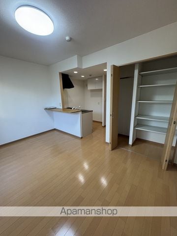 VINGT ET UN BONHEUR 表山の内装写真