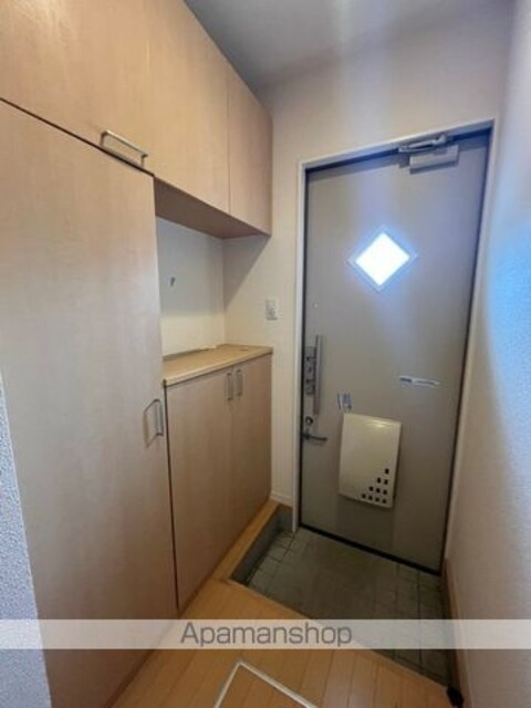 和歌山県和歌山市和歌川町[2LDK/60.18m2]の玄関
