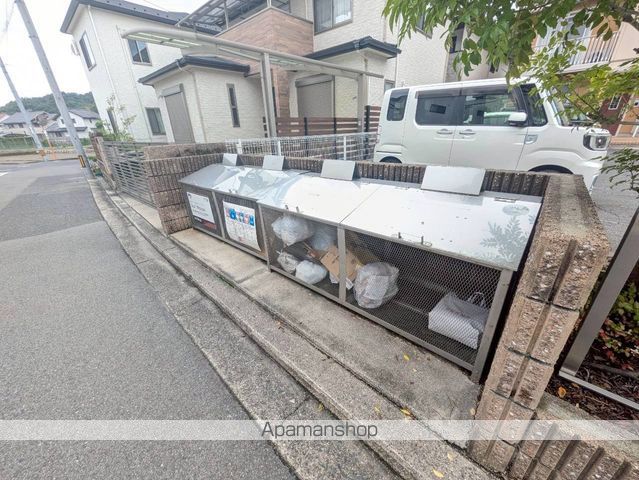 ウィングス緑井 B棟の玄関写真