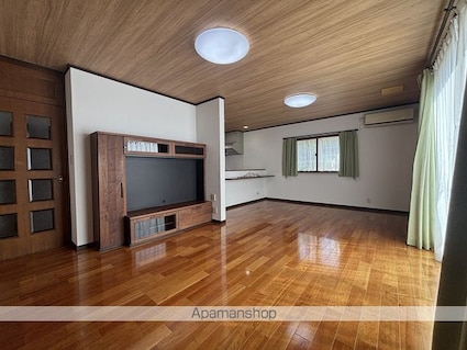 宝沢貸家[4LDK/124m2]のリビング・居間