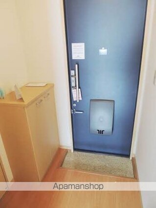西原一番館[1R/28.38m2]の玄関
