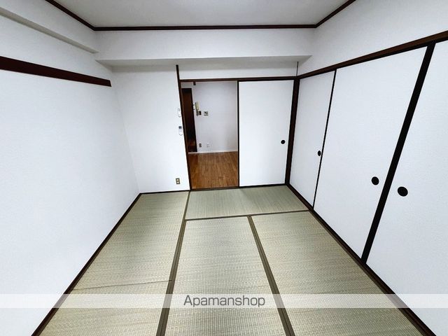 ロイヤルハイツ新大阪の内装写真