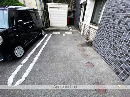 クレール壱番館[1K/33.2m2]の駐車場
