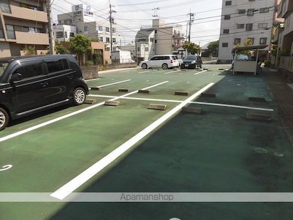 ヴァンミルワール[2LDK/56.3m2]の駐車場