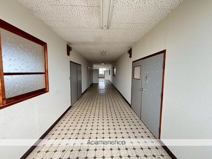 善通寺市与北町倉庫[事務所/685.97m2]の内装4