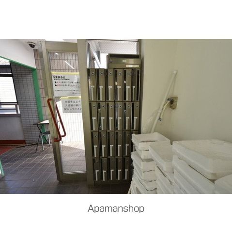 スクエア新井薬師前の玄関写真