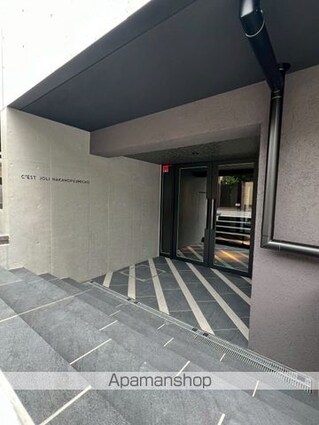 東京都中野区弥生町５丁目[1LDK/40.58m2]のエントランス