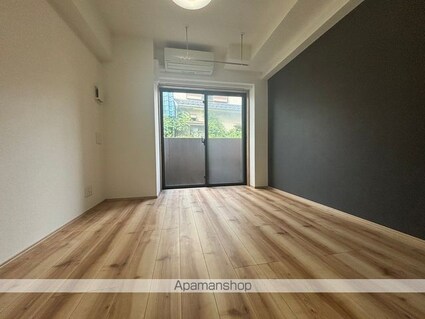 ＳＱＵＡＲＥ　ＣＩＴＹ　ＹＯＫＯＨＡＭＡ　ＴＳＵＲＵＭＩ[1K/21.83m2]のリビング・居間