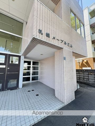 札幌メープルビルの玄関写真