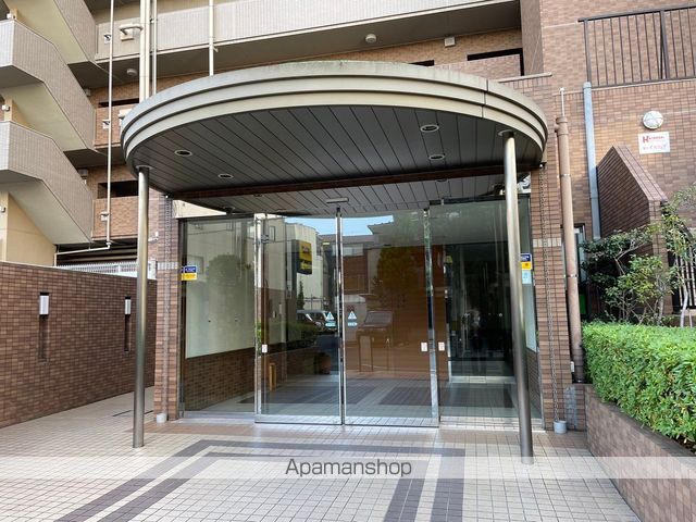 ファミールスクエア八王子の玄関写真