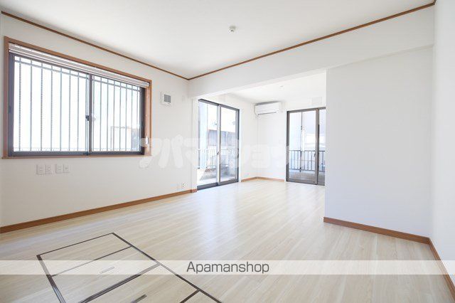 ROIN Aの内装写真