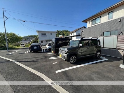 Ｇｒａｎｄーｒｏｏｍ衣山[2LDK/58.76m2]の駐車場2