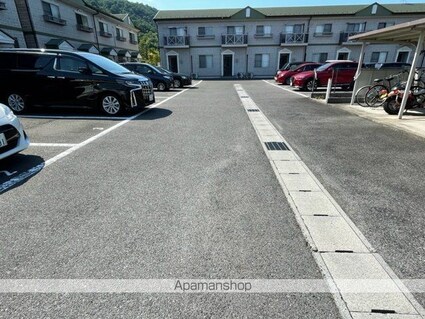 ボヌール幸澤Ｃ棟[2LDK/59.57m2]の駐車場3