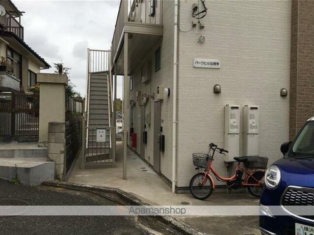 パークヒル弘明寺の玄関写真