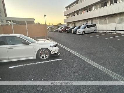 セヴェルＳｅｔａⅣ[1DK/35.1m2]の駐車場2