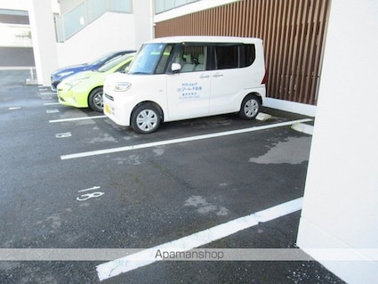 ル・サンク愛宕リバーテラス[3LDK/83.29m2]の駐車場1