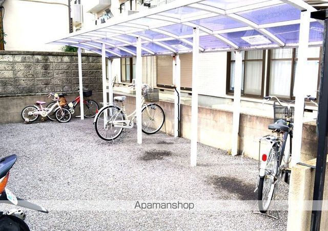クレストパレス 参番館の玄関写真
