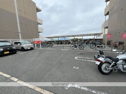 Ｒａｉｎｂｏｗ　Ｃｉｔｙ　Ｍｉｎａｍｉｋｕｓａｔｓｕ[1K/26.6m2]の駐車場