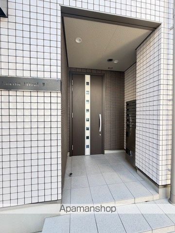 ラシーネ平井の玄関写真