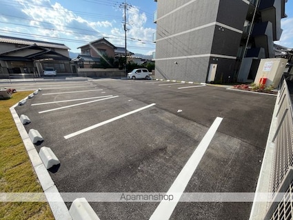 ＬＩＮＮＥＡ　ＭＩＫＵＭＯ[1LDK/40m2]の駐車場