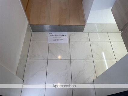 東京都新宿区西新宿４丁目[1K/30.57m2]の玄関