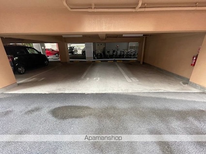 エミグランド清水町[1K/24m2]の駐車場