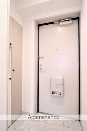 ロイヤルアネックスベイフロント[1K/19.5m2]の玄関