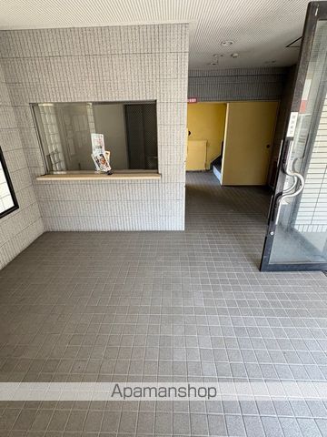 金岡パークヴィラの玄関写真