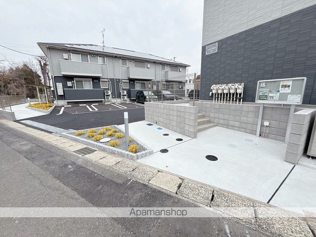 フォレストウッド A棟の玄関写真