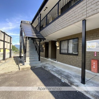 ＰＡＬＡＣＥ　ＢＬＵＥ　ＳＫＹ　Ａ[2DK/45.5m2]のエントランス