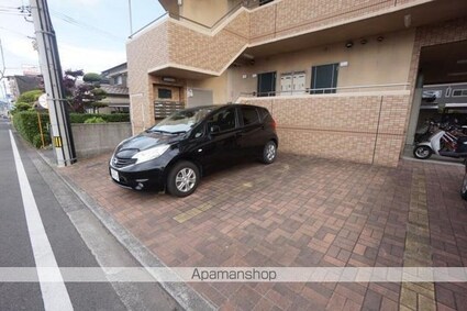 ブラウンハイム朝生田[1K/30.19m2]の駐車場