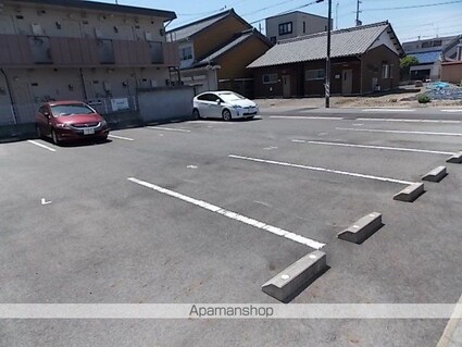 メゾンドール[1LDK/33.4m2]の駐車場2