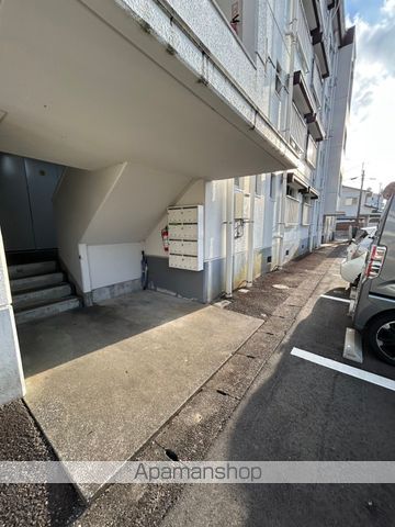 山下マンションの玄関写真