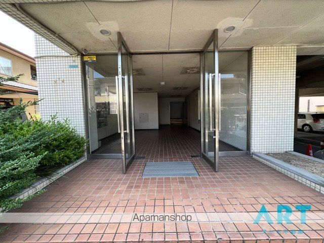 緑風館中央の玄関写真
