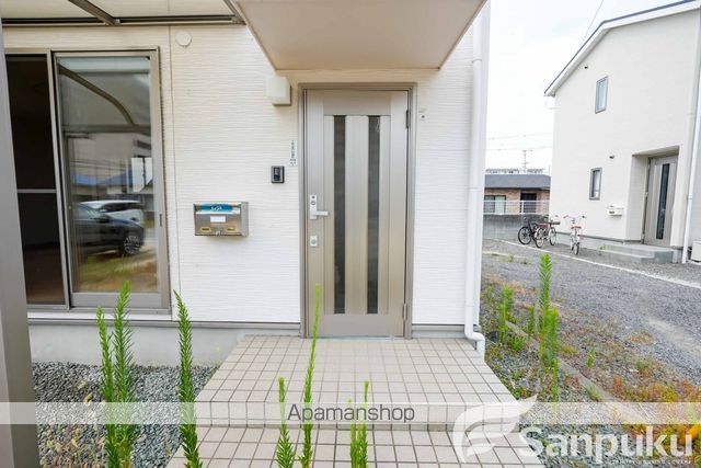 伊予鉄道環状線 本町六丁目駅 徒歩6分 2階建 築15年の玄関写真